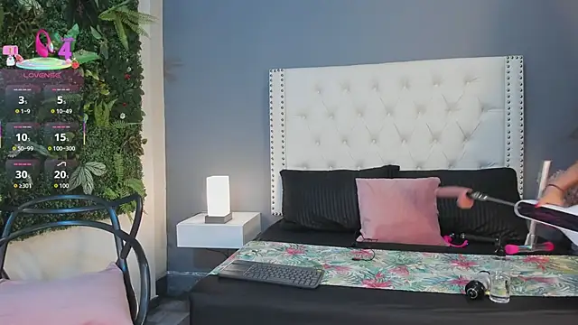 Julia Martinez  online show from November 28, 11:35 am