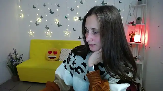 Snapshot of MichelLeee chatting on April 22, 11:34 am MichelLeee online show from April 22, 11:34 am