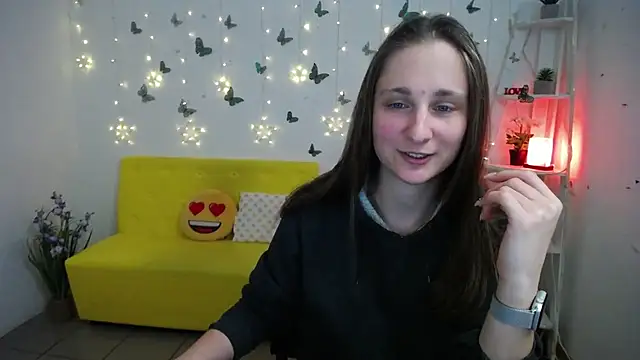 Snapshot of MichelLeee chatting on April 23, 12:29 pm MichelLeee online show from April 23, 12:29 pm