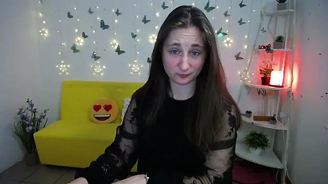 Snapshot of MichelLeee chatting on April 24, 5:10 am MichelLeee online show from April 24, 5:10 am