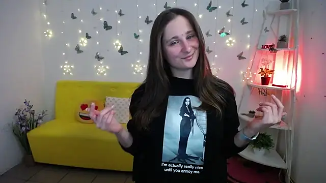 Snapshot of MichelLeee chatting on April 28, 11:37 am MichelLeee online show from April 28, 11:37 am