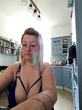 Lillyloo  online show from March 10, 11:21 am