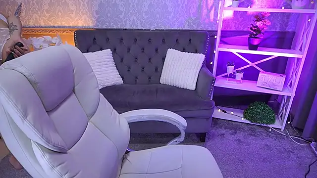 DreamyLinaa online show from March 18, 7:44 am