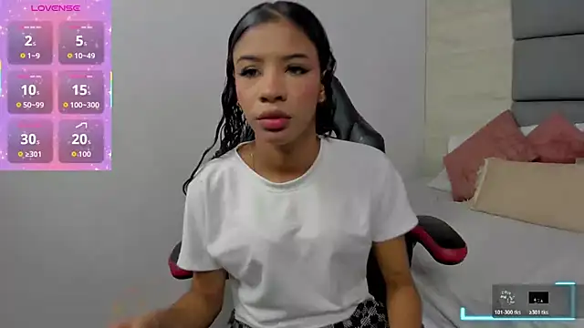 Snapshot of AshleyHill2 chatting on October 25, 3:25 am AshleyHill2 online show from October 25, 3:25 am