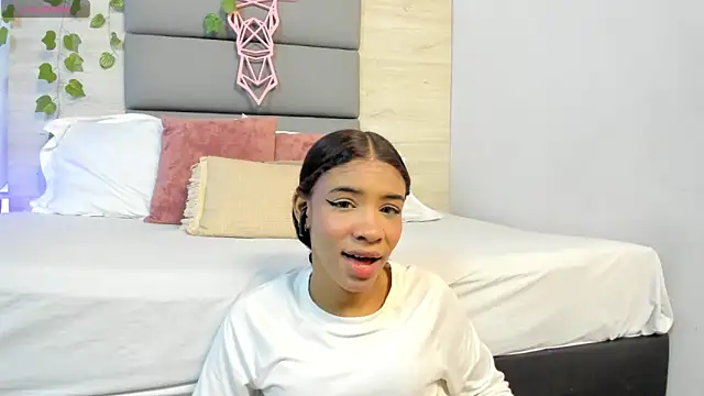 Snapshot of AshleyHill2 chatting on November 1, 3:41 am AshleyHill2 online show from November 1, 3:41 am