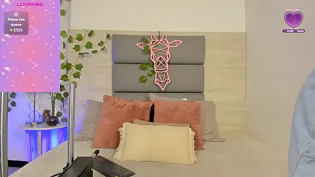 Snapshot of AshleyHill2 chatting on November 28, 3:42 am AshleyHill2 online show from November 28, 3:42 am