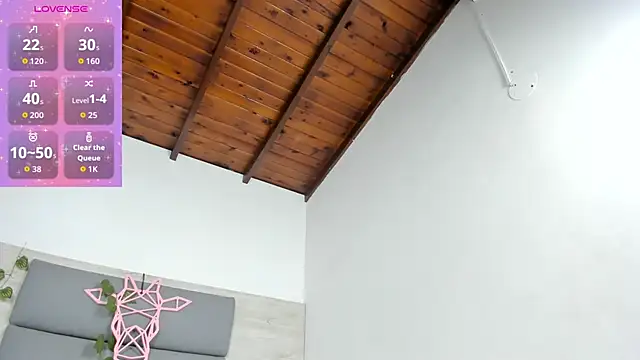 Snapshot of AshleyHill2 chatting on December 3, 3:25 am AshleyHill2 online show from December 3, 3:25 am