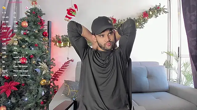 andrewChris  online show from December 10, 9:33 pm