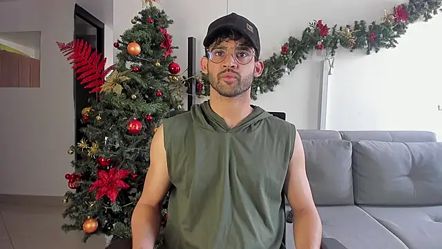 andrewChris  online show from December 20, 6:13 pm