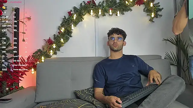 andrewChris  online show from December 28, 3:58 am