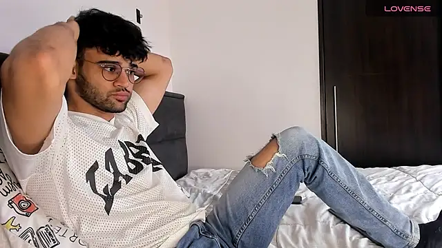 andrewChris  online show from December 31, 7:07 pm