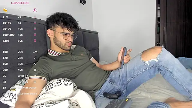 andrewChris  online show from January 3, 10:29 pm