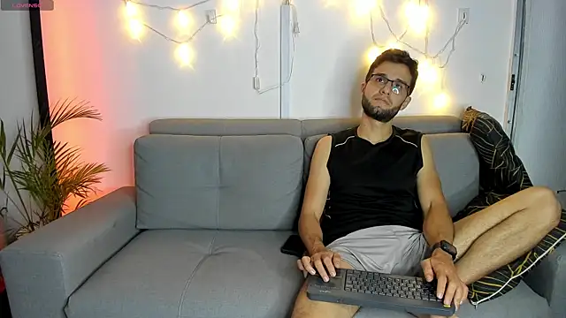 andrewChris  online show from January 14, 3:32 am