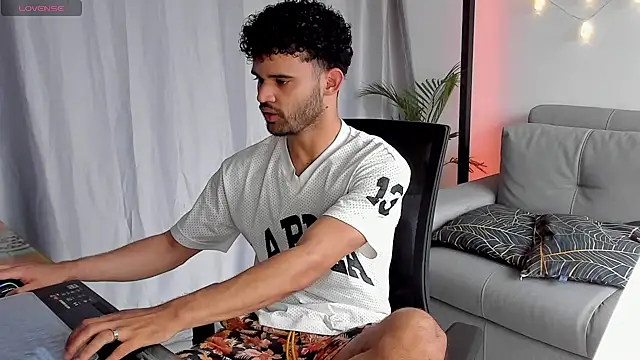 andrewChris  online show from February 26, 2:03 pm