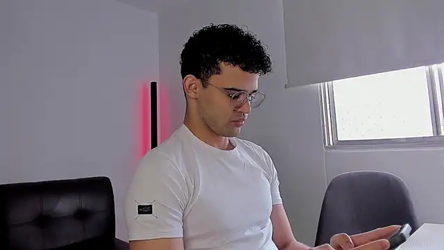 andrewChris  online show from September 30, 6:13 pm