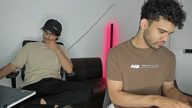 andrewChris  online show from October 9, 1:36 am