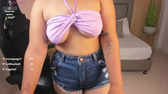 aurora johnson  online show from January 11, 8:43 am