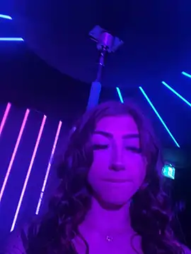 badlills201 online show from February 19, 9:47 pm