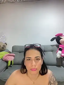 Snapshot of Leyna_Kenet chatting on December 6, 9:57 pm Leyna Kenet online show from December 6, 9:57 pm