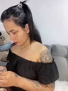 Snapshot of Leyna_Kenet chatting on December 11, 1:26 am Leyna Kenet online show from December 11, 1:26 am