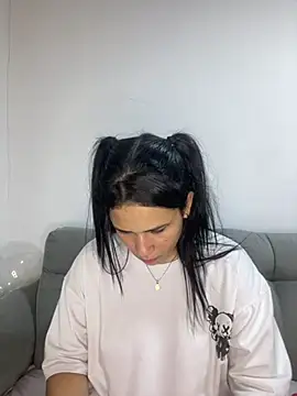 Snapshot of Leyna_Kenet chatting on December 20, 5:14 am Leyna Kenet online show from December 20, 5:14 am