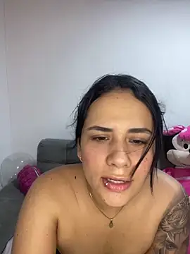 Snapshot of Leyna_Kenet chatting on December 21, 6:34 pm Leyna Kenet online show from December 21, 6:34 pm