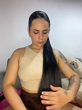 Snapshot of Leyna_Kenet chatting on March 2, 12:31 am Leyna Kenet online show from March 2, 12:31 am