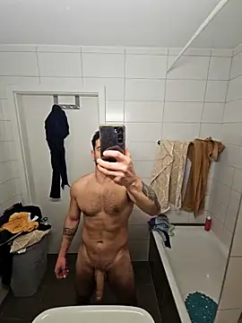 Snapshot of dasilva93 chatting on February 26, 6:00 pm dasilva93 online show from February 26, 6:00 pm