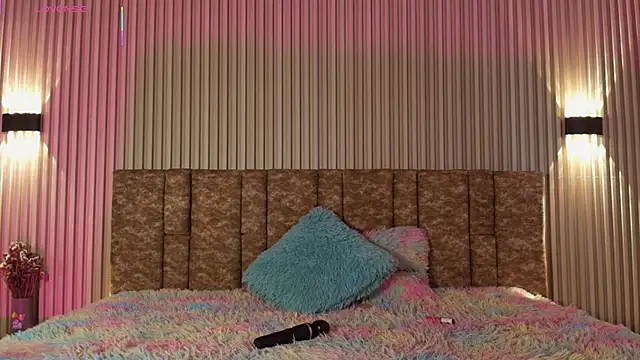 Snapshot of tiffany_johnson11 chatting on November 8, 7:23 pm tiffany johnson11 online show from November 8, 7:23 pm