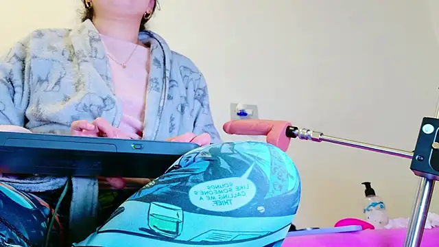 NeredaXxx online show from February 14, 9:33 pm