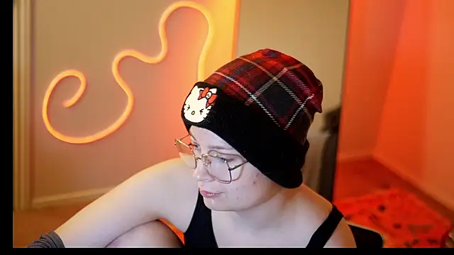 Snapshot of livcutebaby chatting on March 22, 2:05 am livcutebaby online show from March 22, 2:05 am