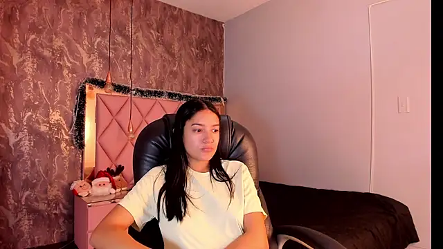 SKYLERWHIITEE online show from December 19, 6:23 am