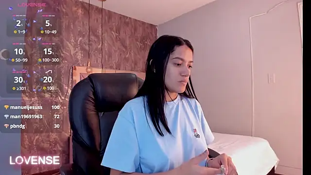 SKYLERWHIITEE online show from February 3, 9:30 am