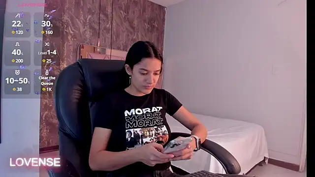 SKYLERWHIITEE online show from February 5, 2:40 am