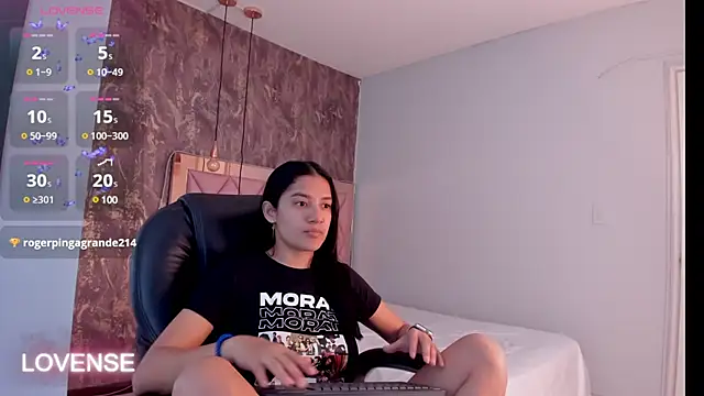 SKYLERWHIITEE online show from February 5, 8:43 am