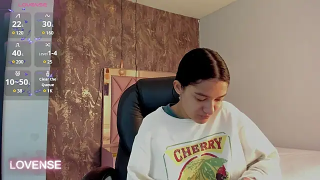 SKYLERWHIITEE online show from February 7, 2:40 am