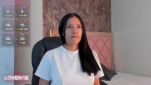 SKYLERWHIITEE online show from March 6, 3:57 am