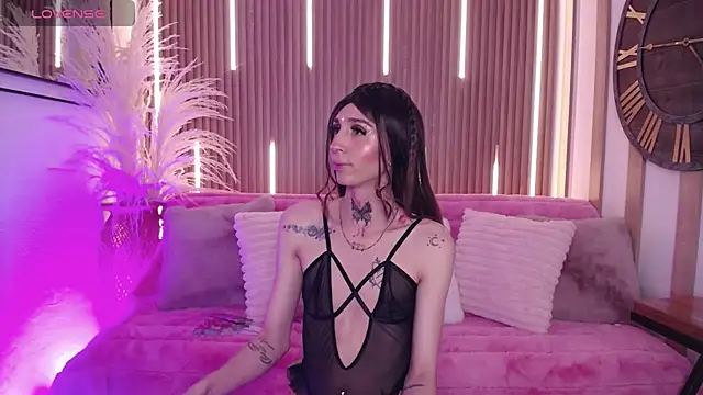 Aniie Doll online show from October 3, 9:45 pm