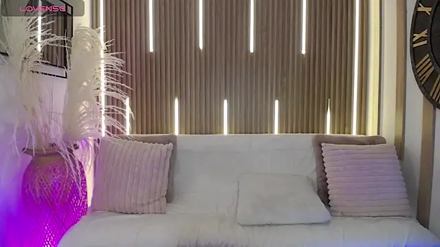 Aniie Doll online show from November 21, 8:29 pm