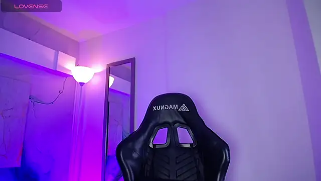 Aniie Doll online show from April 13, 8:25 pm