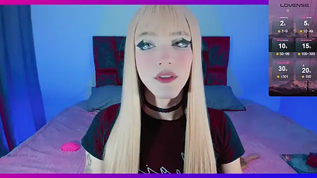 Snapshot of Kirmyy_ chatting on December 6, 12:45 am Kirmyy online show from December 6, 12:45 am