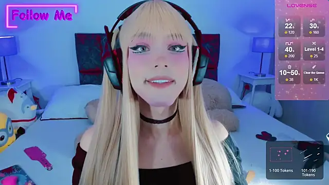 Snapshot of Kirmyy_ chatting on February 18, 9:53 pm Kirmyy online show from February 18, 9:53 pm