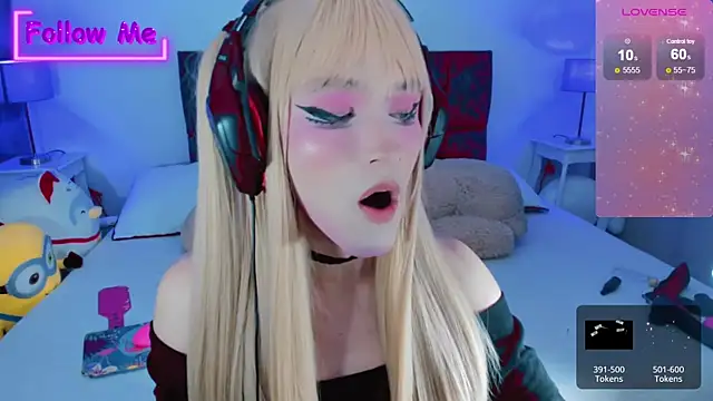 Snapshot of Kirmyy_ chatting on February 19, 12:57 am Kirmyy online show from February 19, 12:57 am