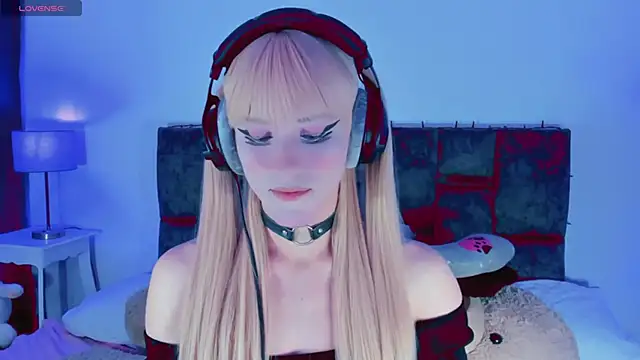 Snapshot of Kirmyy_ chatting on September 24, 9:07 pm Kirmyy online show from September 24, 9:07 pm