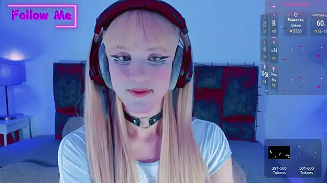 Snapshot of Kirmyy_ chatting on October 13, 9:26 pm Kirmyy online show from October 13, 9:26 pm