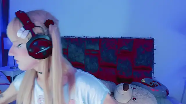 Snapshot of Kirmyy_ chatting on November 2, 8:44 pm Kirmyy online show from November 2, 8:44 pm