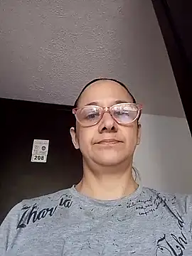 Snapshot of nicolle_milf1978 chatting on April 27, 1:31 pm nicolle milf1978 online show from April 27, 1:31 pm