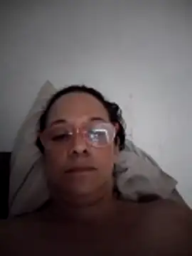 Snapshot of nicolle_milf1978 chatting on May 21, 12:23 pm nicolle milf1978 online show from May 21, 12:23 pm