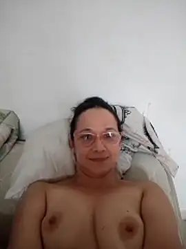 Snapshot of nicolle_milf1978 chatting on May 29, 12:47 pm nicolle milf1978 online show from May 29, 12:47 pm