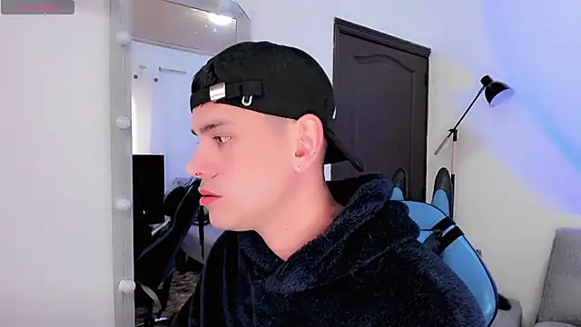 Snapshot of joe_jhon chatting on February 5, 11:34 am joe jhon online show from February 5, 11:34 am